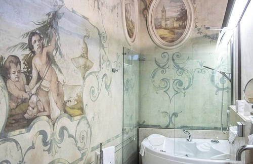 Bevilacqua Hotel | Elegant Relais Castello Bevilacqua: 4-Star with Spa & Dining