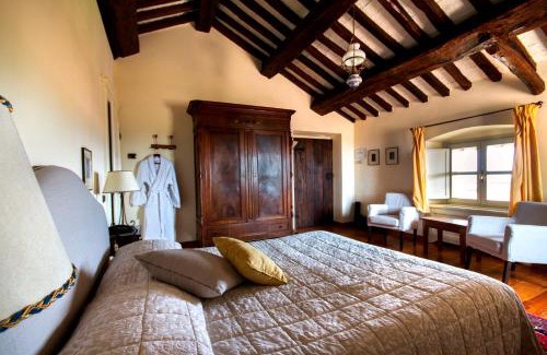 Casarello Hotel | Exceptional Stay at Relais Castello di Razzano with Pool