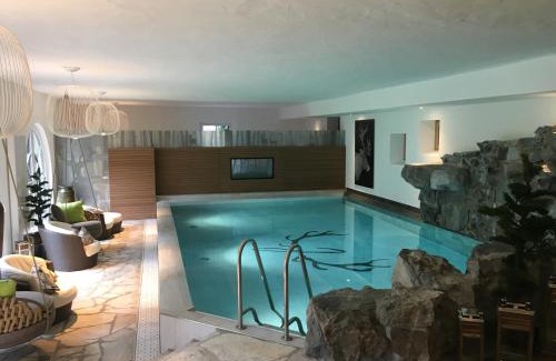 Volkholz Hotel | Elegant Relais & Châteaux Jagdhof Glashütte with Spa & Pool
