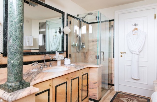 Brusaporto Hotel | Elegant Relais Chateaux Da Vittorio: 5-Star Excellence