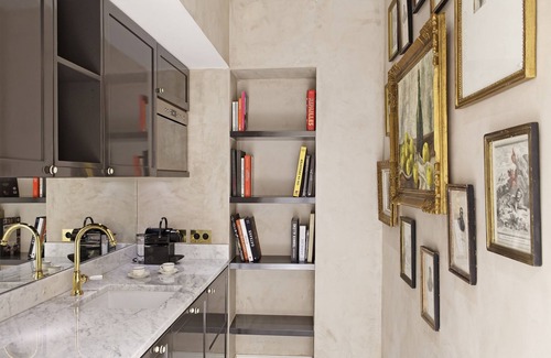 Quartier de la Monnaie Hotel | Elegant Relais Christine: 5-Star Retreat with Spa & Breakfast
