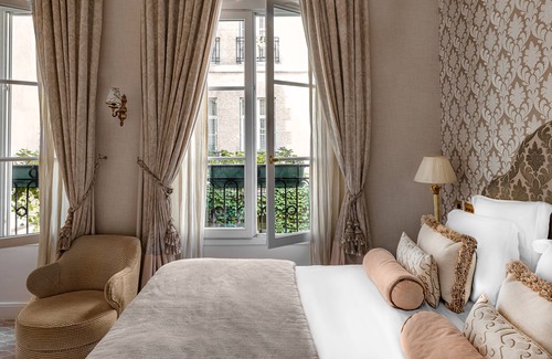Quartier de la Monnaie Hotel | Elegant Relais Christine: 5-Star Retreat with Spa & Breakfast