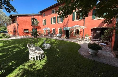 Valeggio sul Mincio Bed & Breakfast | Discover Relais Corte Bercelli: 4-Star Oceanfront Retreat