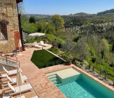 Moncalvo Hotel | Experience Relais Dal Cavaliere: Oceanfront with Pool & Hot Tub