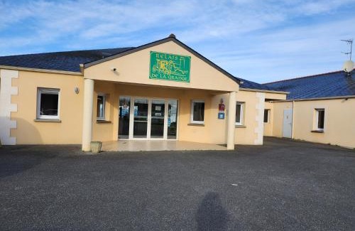 Nort-sur-Erdre Hotel | Pet-Friendly Retreat at Relais De La Grange with Breakfast