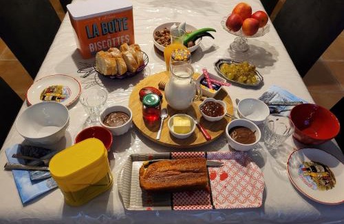 Monclar-de-Quercy Bed & Breakfast | Experience Oceanfront Bliss at Relais de la Poste Hotel