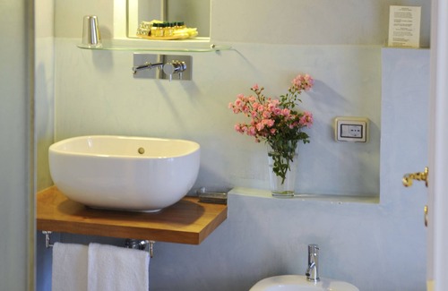 Capannori Bed & Breakfast | Exceptional Stay at Relais del Lago with Pool & Spa