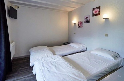 Saint-Vigor-le-Grand Hotel | Relax at Relais des 3 Pommes with Pool and Breakfast
