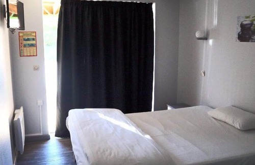 Saint-Vigor-le-Grand Hotel | Relax at Relais des 3 Pommes with Pool and Breakfast