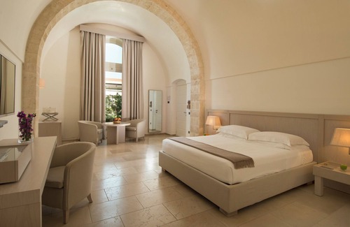 Taranto Hotel | Luxury Retreat at Relais Histò San Pietro sul Mar Piccolo