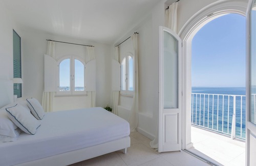 Portoscuso Hotel | Discover Relais la Ghinghetta: 4-Star Ocean View Retreat