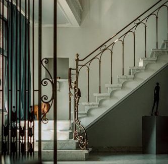 Frasnes-lez-Buissenal Bed & Breakfast | Relax at Relais M B&B with Oceanfront Pool & Dining