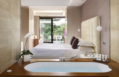 Raito Hotel | Elegant Relais Paradiso: 5-Star Poolside Retreat