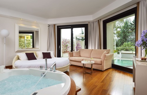 Raito Hotel | Elegant Relais Paradiso: 5-Star Poolside Retreat