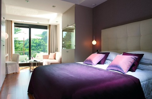 Raito Hotel | Elegant Relais Paradiso: 5-Star Poolside Retreat