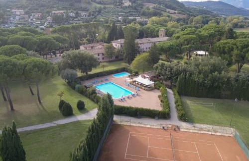 Lidarno Hotel | Enchanting Relais San Clemente: Pool, Oceanfront & Pet Friendly
