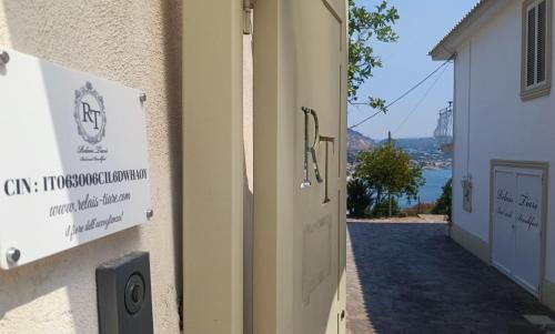 Baia Bed & Breakfast | Experience Oceanfront Bliss at Relais Tiaré Bed and Breakfast