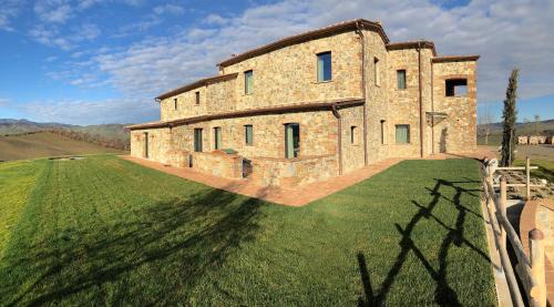 Gallina Hotel | Experience RELAIS VAL D'ORCIA: Pet-Friendly Oceanfront Escape