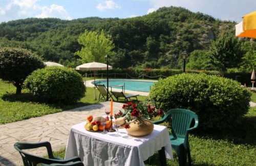 Piobbico House | Oceanfront Relais Valguerriera: Pet Friendly & Pool Access