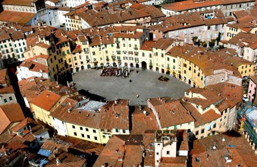 Pugnano Bed & Breakfast | Stylish Relais Villa Poschi: 4-Star Retreat with Hot Tub