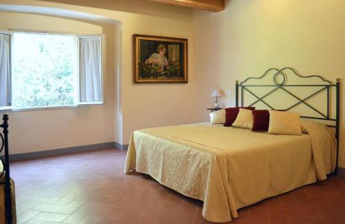 Pugnano Bed & Breakfast | Stylish Relais Villa Poschi: 4-Star Retreat with Hot Tub