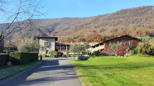 Colombaro Hotel | Pet-Friendly Retreat at Relaisfranciacorta - 4-Star Comfort