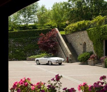 Colombaro Hotel | Pet-Friendly Retreat at Relaisfranciacorta - 4-Star Comfort