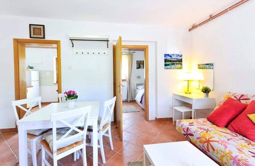 Saborsko Apartment | Tranquil Apartment Surrounded by Nature – Pet Friendly & Pool