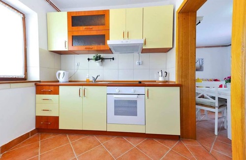 Saborsko Apartment | Tranquil Apartment Surrounded by Nature – Pet Friendly & Pool