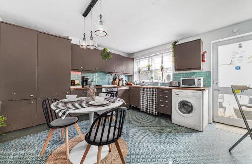 Whitechapel House | Relax 2BDR with Sauna, Hot Tub and Cinema