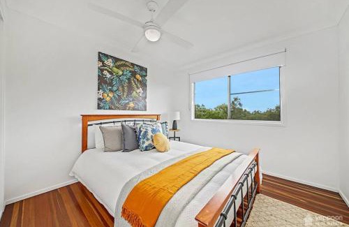 Taranganba House | Relax @48: Beachfront Oasis with Ocean View & Breakfast