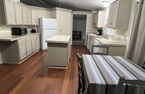 Hulbert House | Unwind After a Day on the Lake with Family-Friendly Amenities