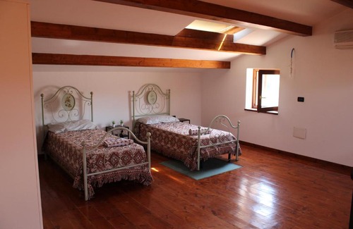 Sant'Agata Feltria Apartment | Comfortable Apartment Stay with Pet and Child-Friendly Amenities