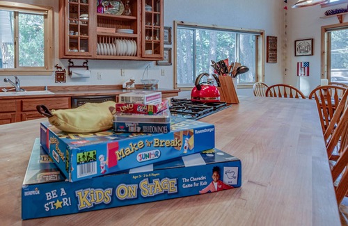 Graeagle House | Cozy Graeagle Cabin: Perfect for Friends and Family Getaways