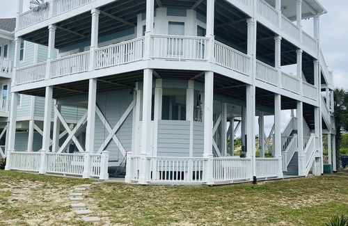 Holden Beach House | Experience Spectacular Ocean Views at Sunkissed by the Sea