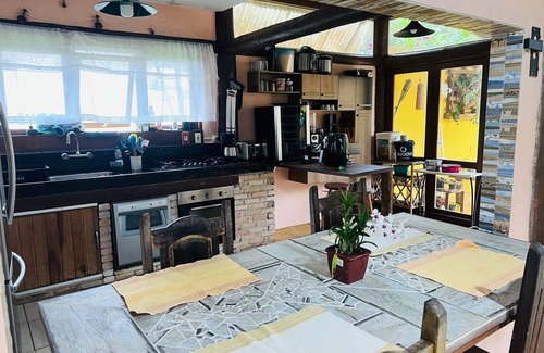 Recreio dos Bandeirantes House | Experience Fun at A Hora do Recreio with Family & Pets
