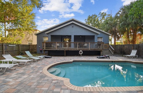 Town 'n' Country House | Experience Tranquility at the Tropical Pool House in Tampa