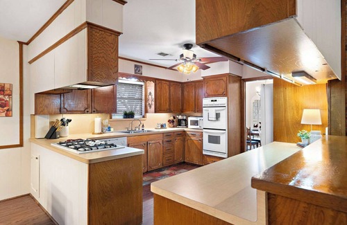 Baytown House | Relax and Play 3BR Retreat w Sunroom