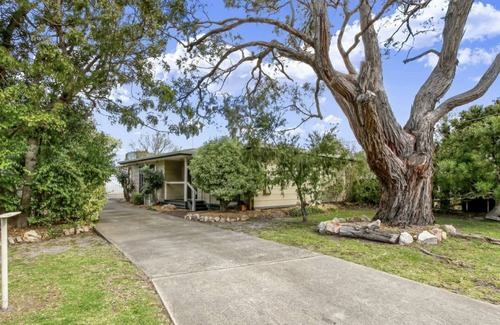 Eagle Point House | Escape to Eagle Point: Ideal for Boaters, Relaxation Awaits