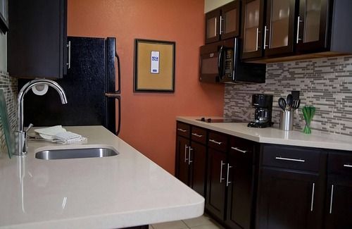 San Bruno Resort | Recharge in Comfort: Pet-Friendly Stay with Free Breakfast