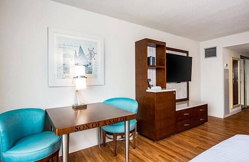 Osage Beach Hotel | Unwind in Comfort: 3 Relaxing Units with Pools & Free Parking