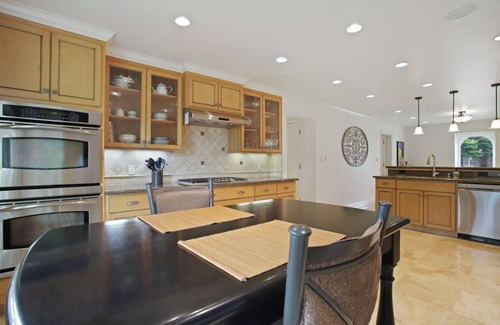 Lodi House | Indulge in Lodi Wine Country: Guest Rated 9.8 with Spa & Pool