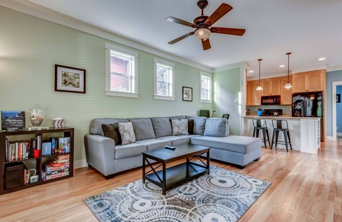 Lincoln City House | Relax and Refresh Near the Beach with Pool & BBQ Amenities