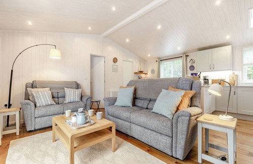 Hundall Cottage | Refresh Your Spirit at Rosemary Lodge with Pet-Friendly Comfort