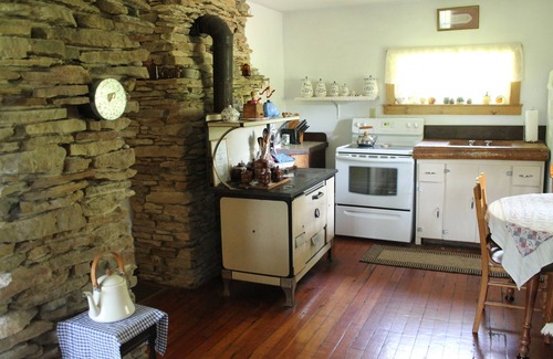 Westby House | Cozy Cottage Retreat in the Driftless Area - Rated 10/10