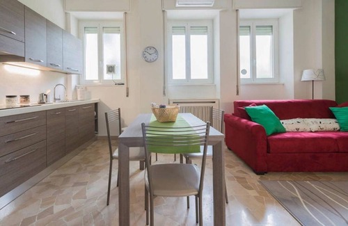 Calvairate Apartment | Stylish Retreat Steps from City Center with Spa & Breakfast