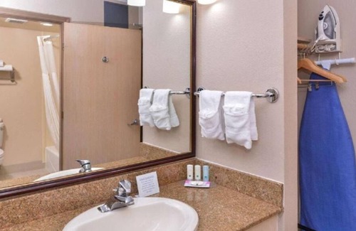 South San Francisco House | Relax and Unwind with Free Breakfast Near Convention Center