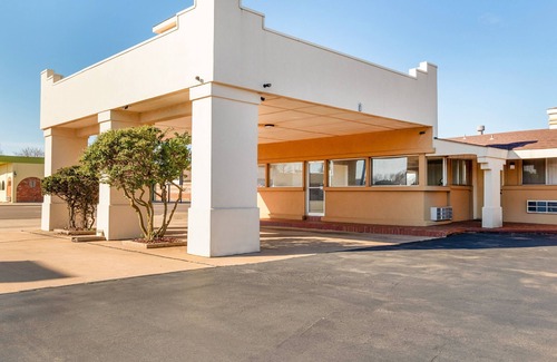 Elk City House | Unwind in 2 Comfortable Units Near Route 66 Museum