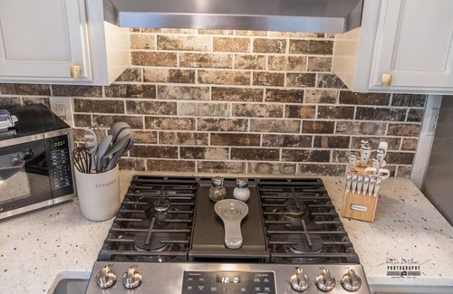 North Hilltop Apartment | Unforgettable Stay at Hanland House: Family-Friendly Comfort