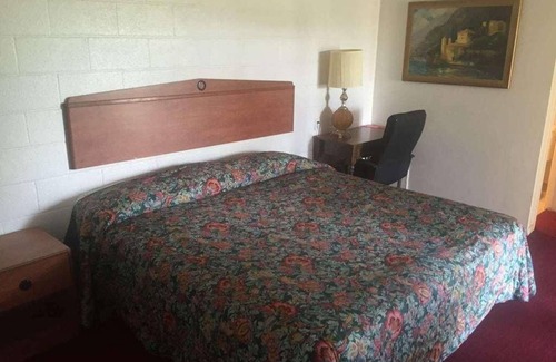 Fairview Hotel | Discover Comfort at Knights Inn Fairview: Pet-Friendly Stay!